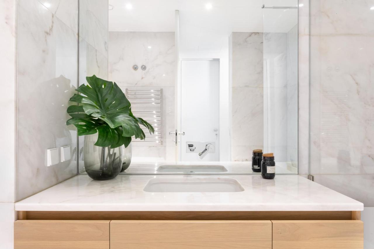 Joivy Elegant 1-Br Apartment In Perfect Centre Lisbona Esterno foto